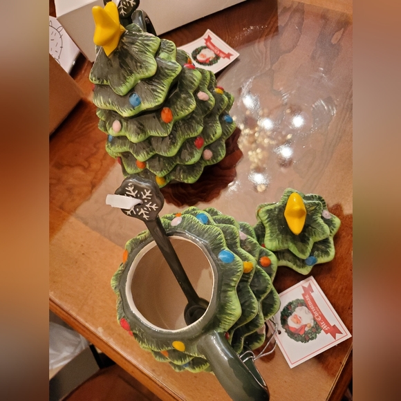 Pair of Christmas Mugs - Picture 2 of 2